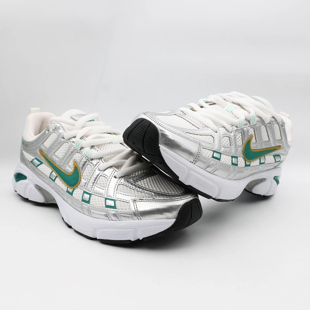 کتانی نایک نقره ای سبز طلایی Nike P6000
