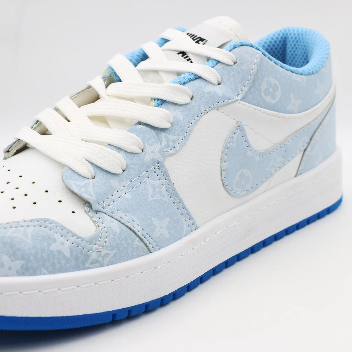 کتانی نایک جردن سفید آبی Nike Air Jordan