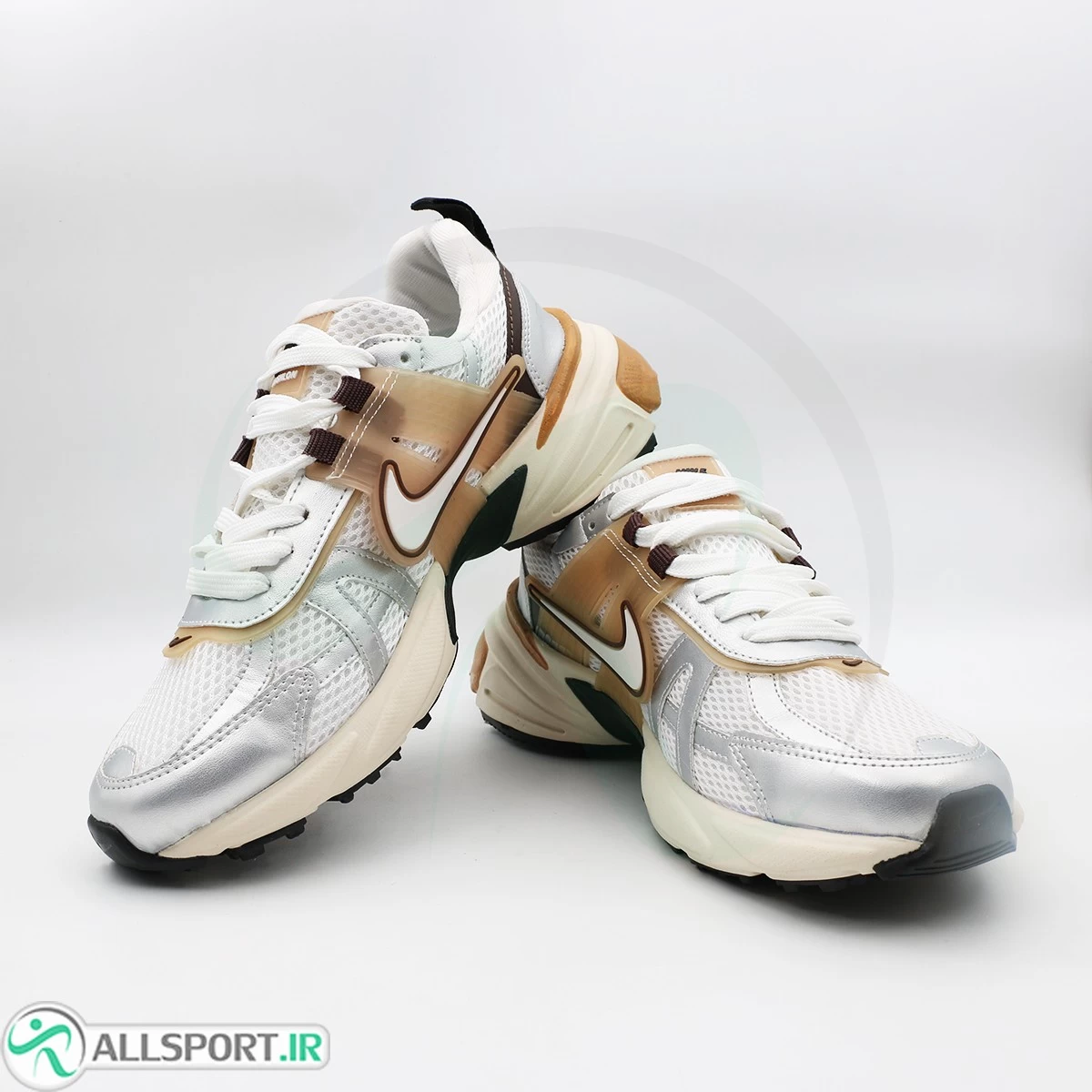 کتانی نایک سفید قهوه ای نقره ای Nike V2K