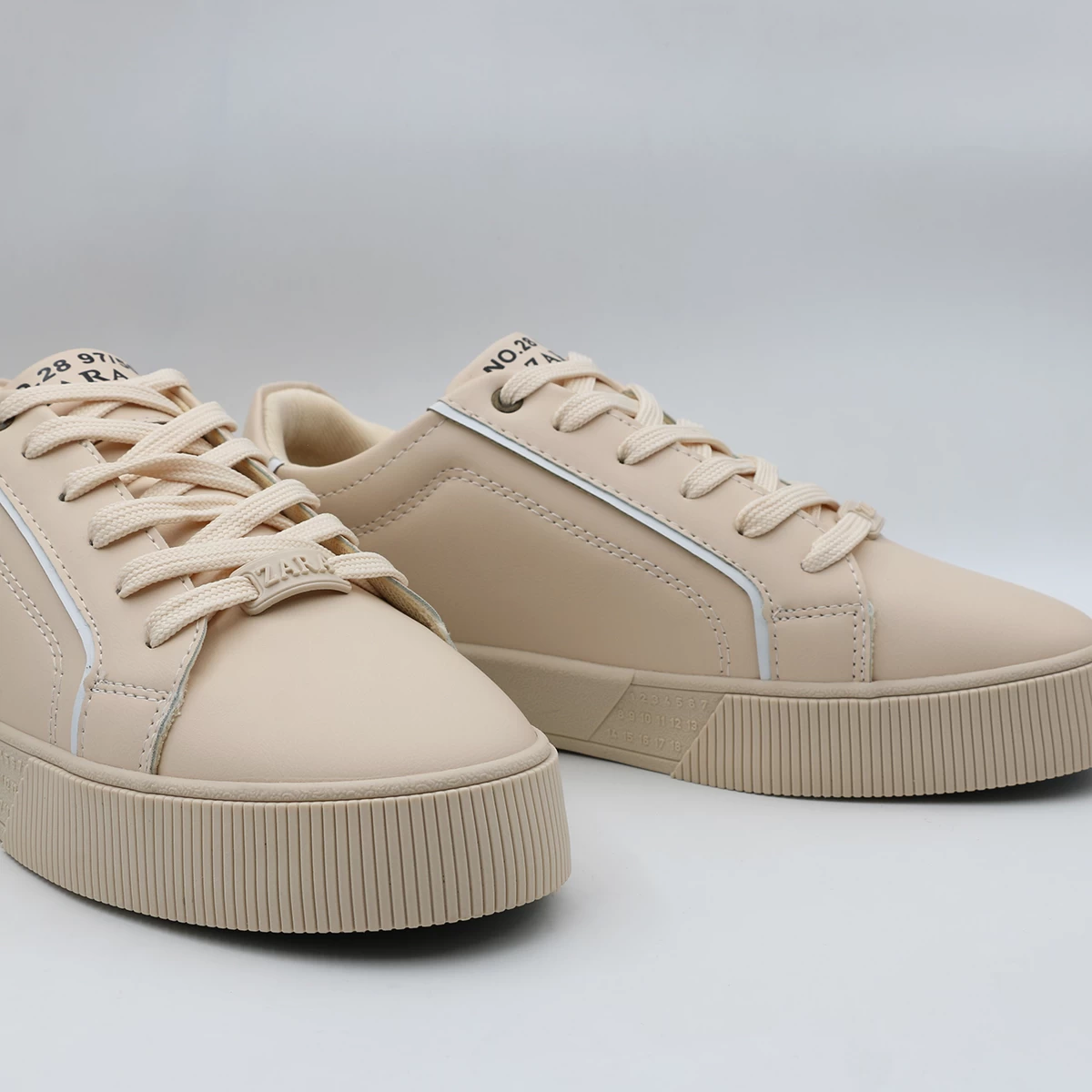 کتانی زارا کرمی Zara