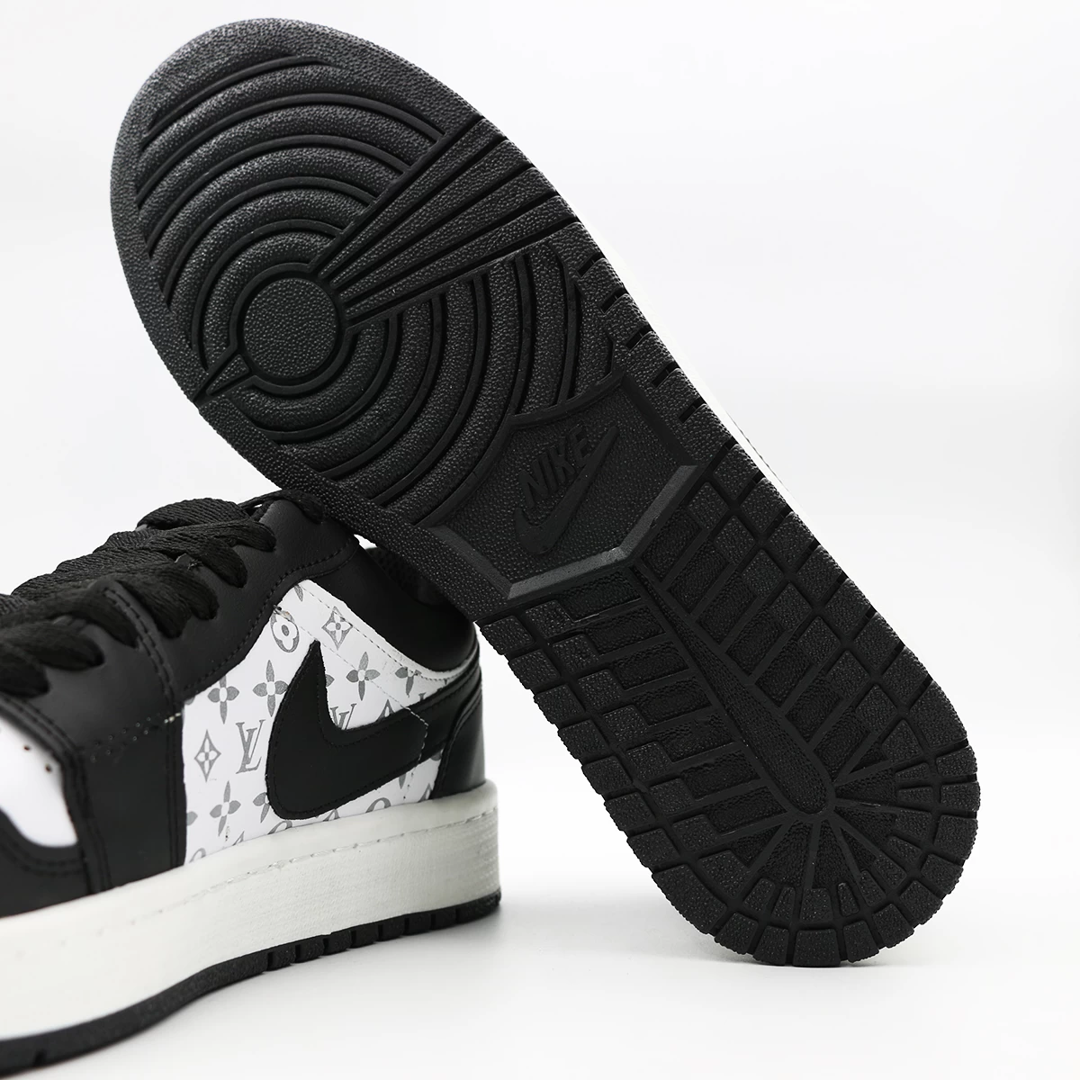 کتانی نایک جردن مشکی سفید Nike Air Jordan
