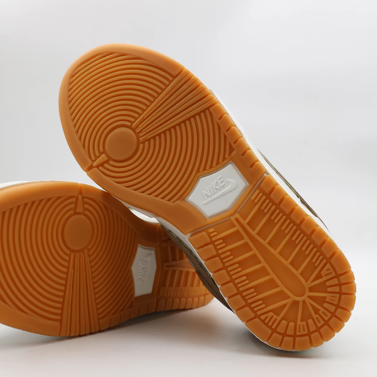 کتانی نایک جردن سفید کارامل Nike Sb Jordan