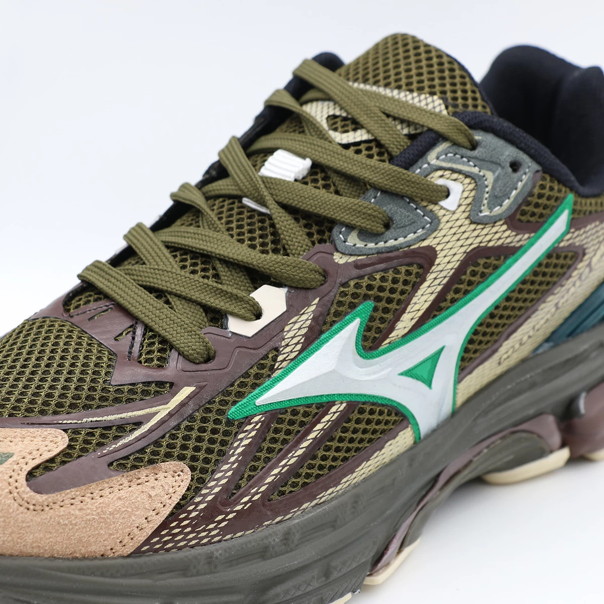 کتانی میزانو قهوه ای یشمی MIZUNO HALO MIX