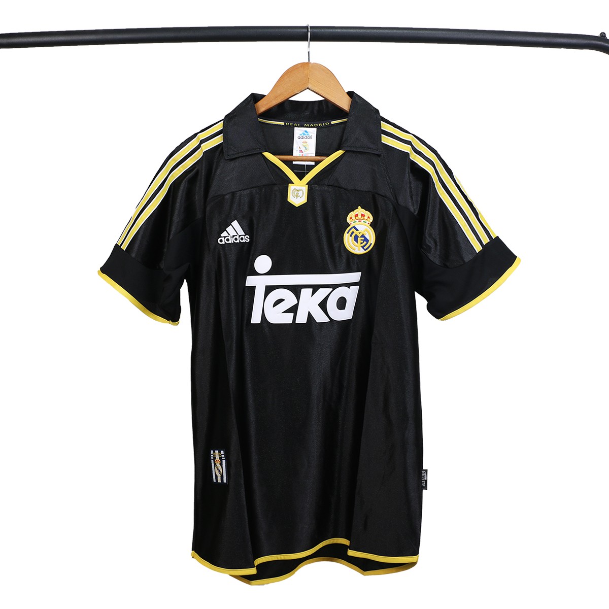لباس دوم پلیری کلاسیک رئال مادرید Real Madrid Classic 2000 Kit