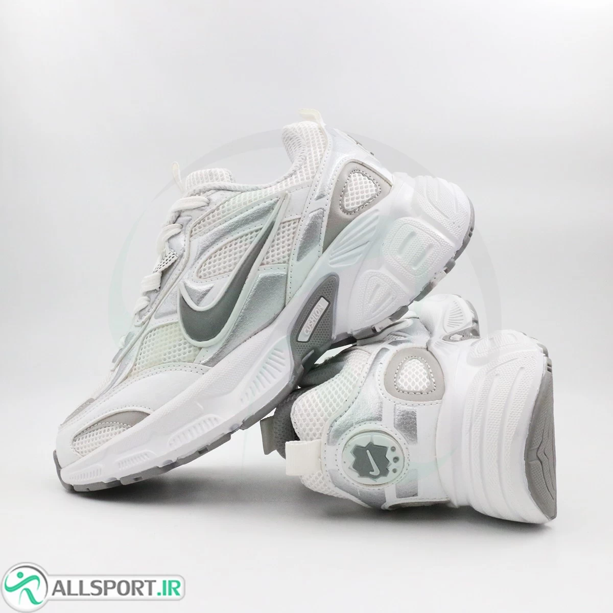 کتانی نایک سفید طوسی Nike V5K
