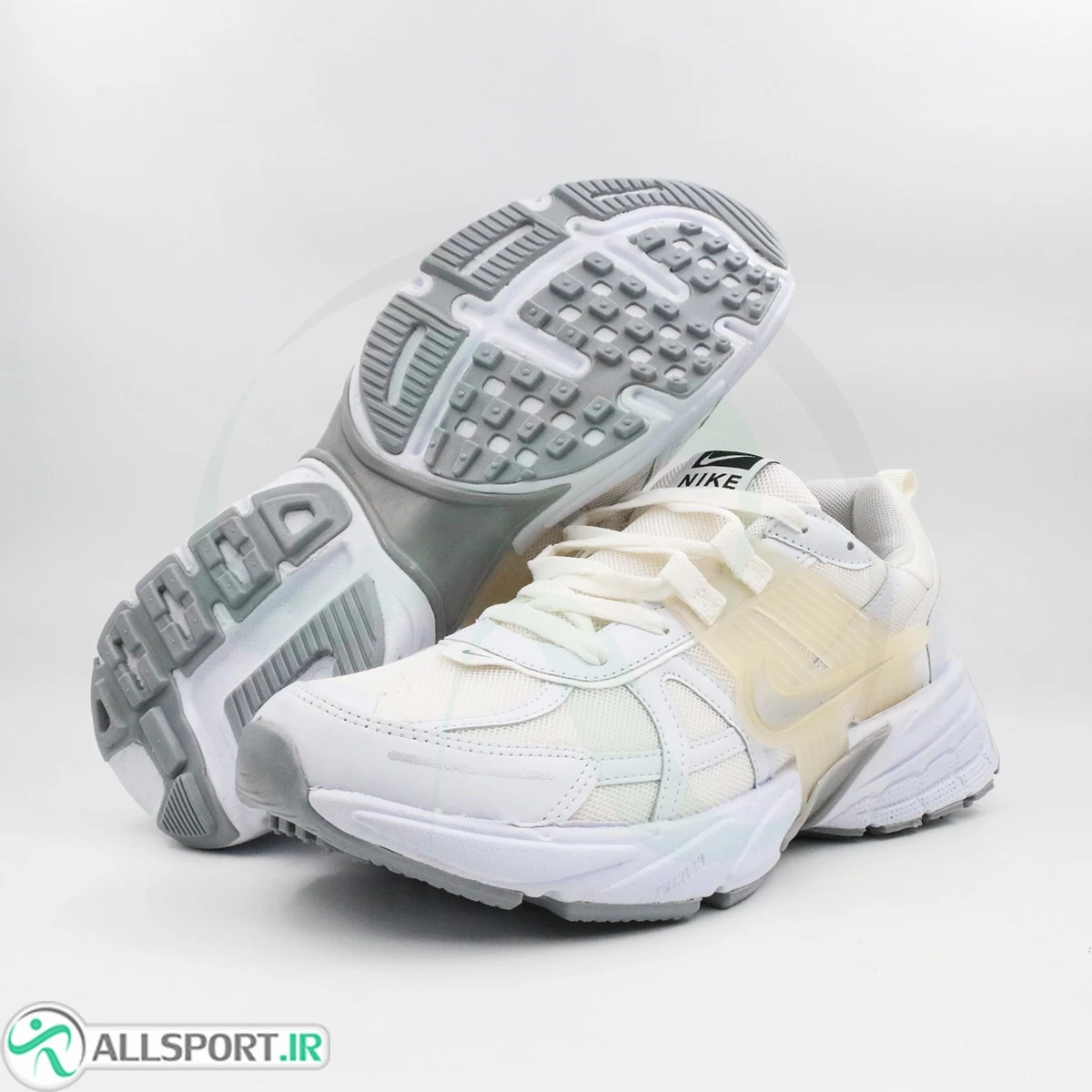 کتانی نایک سفید Nike V2K