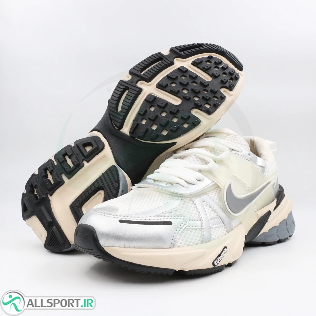 کتانی نایک نقره ای Nike V2K White