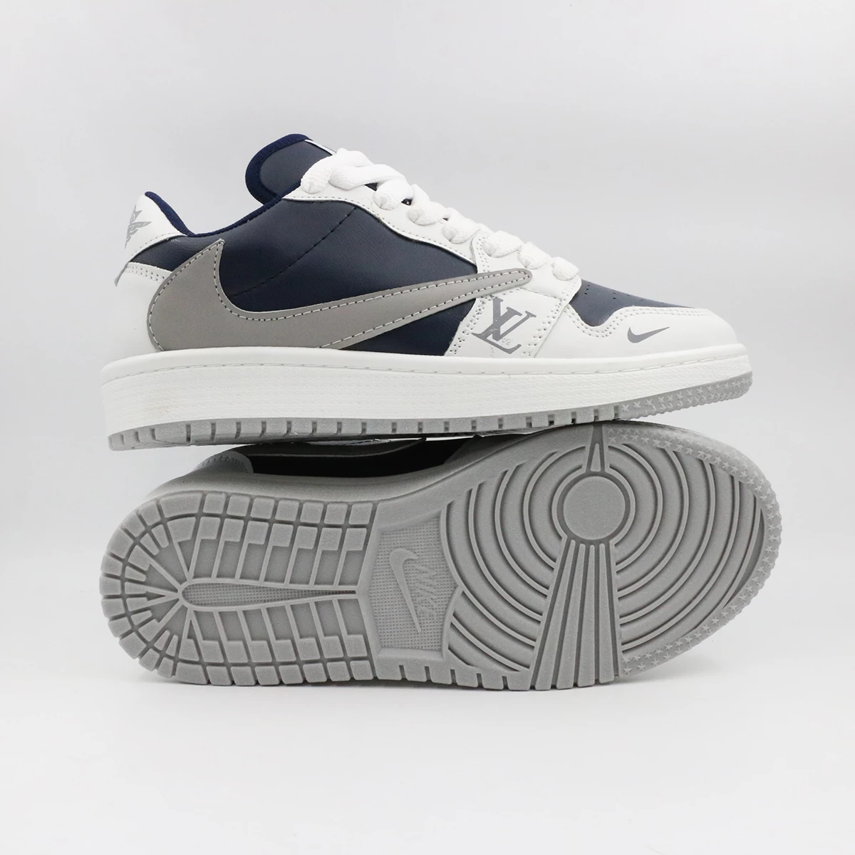 کتانی نایک ترویس سرمه ای سفید Nike Travis
