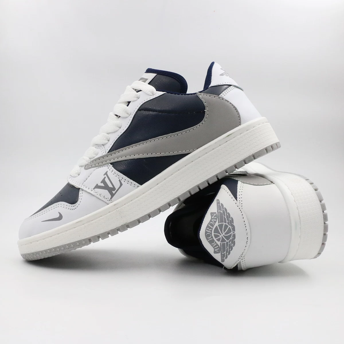 کتانی نایک ترویس سرمه ای سفید Nike Travis
