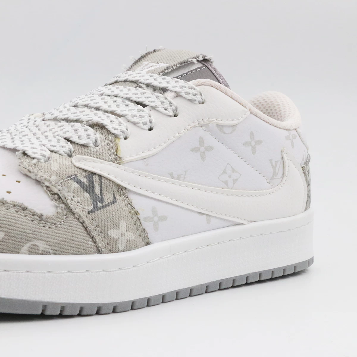 کتانی نایک ترویس سفید طوسی Nike Travis Lv