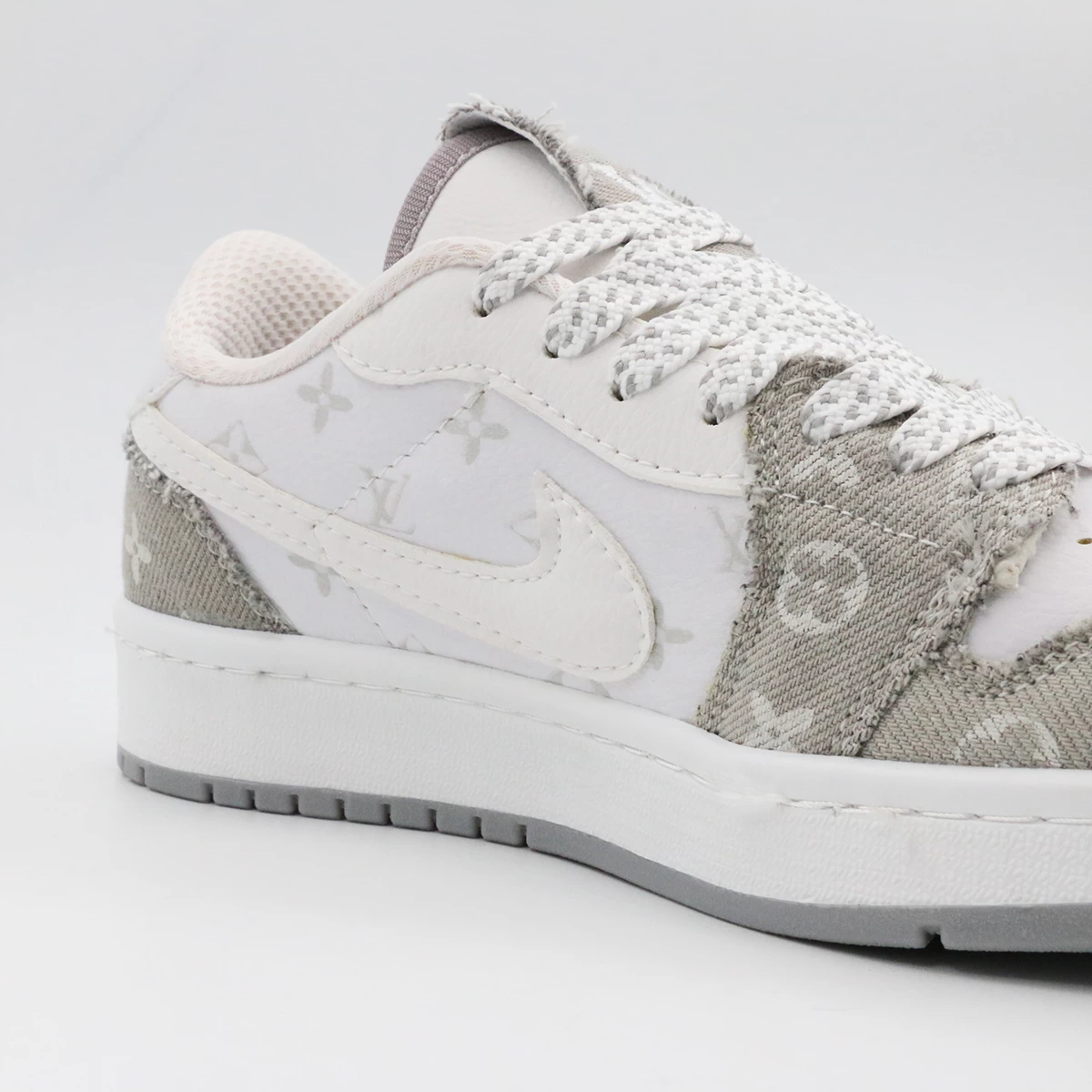 کتانی نایک ترویس سفید طوسی Nike Travis Lv