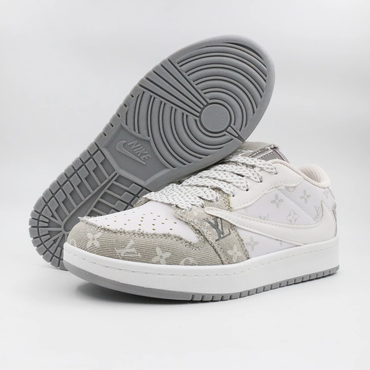کتانی نایک ترویس سفید طوسی Nike Travis Lv