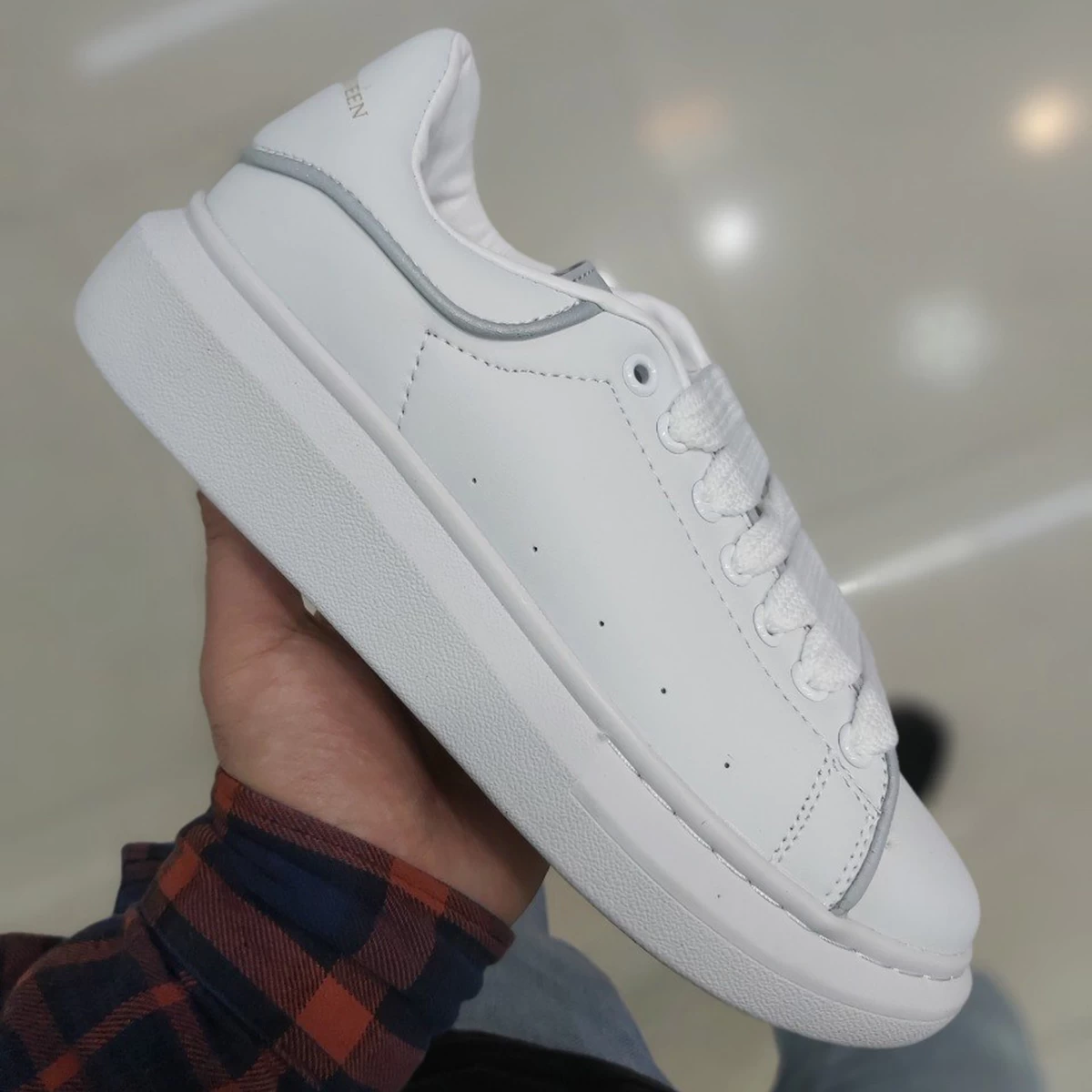 کتانی رانینگ زنانه الکساندر طرح اصلی سفید مشکی Alexander Mcqueen Raised Sole White Black Sneaker