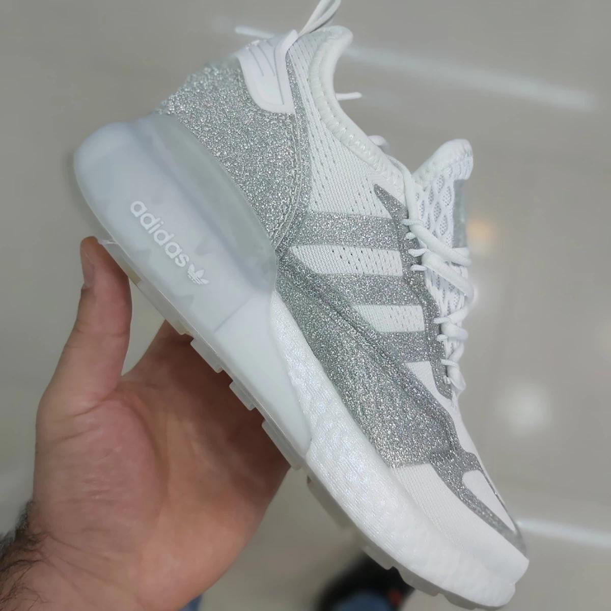 کتانی رانینگ زنانه ادیداس طرح اصلی سفید نقره ای Adidas ZX 2K Crystal WhiteSilver Running