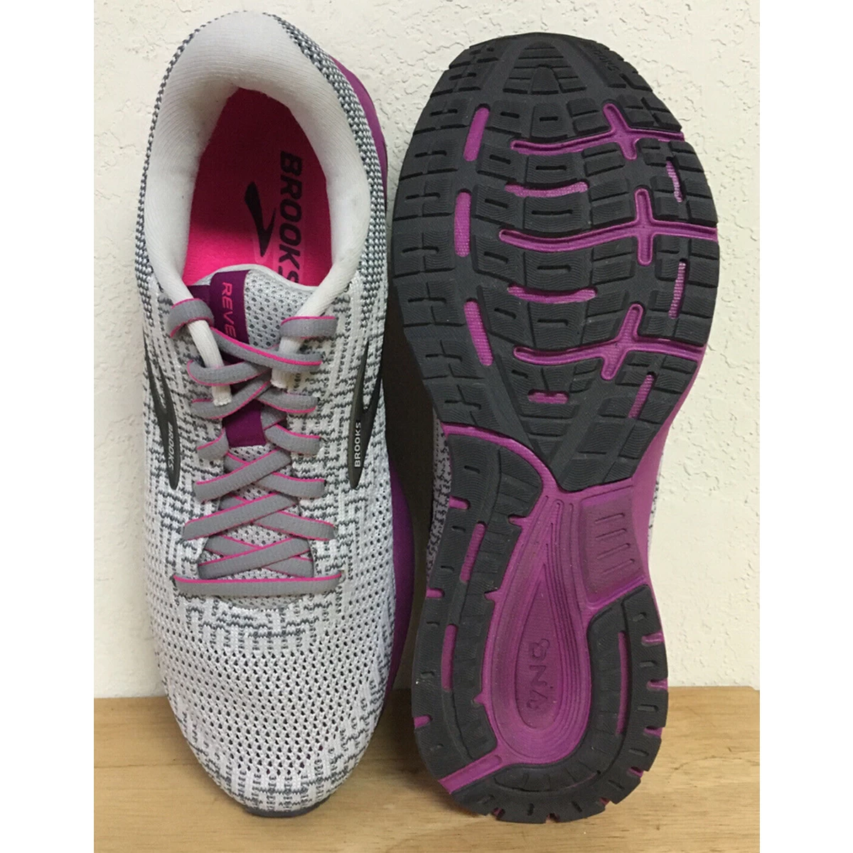 کتانی رانینگ زنانه بروکس Brooks Revel 3 1203021B034