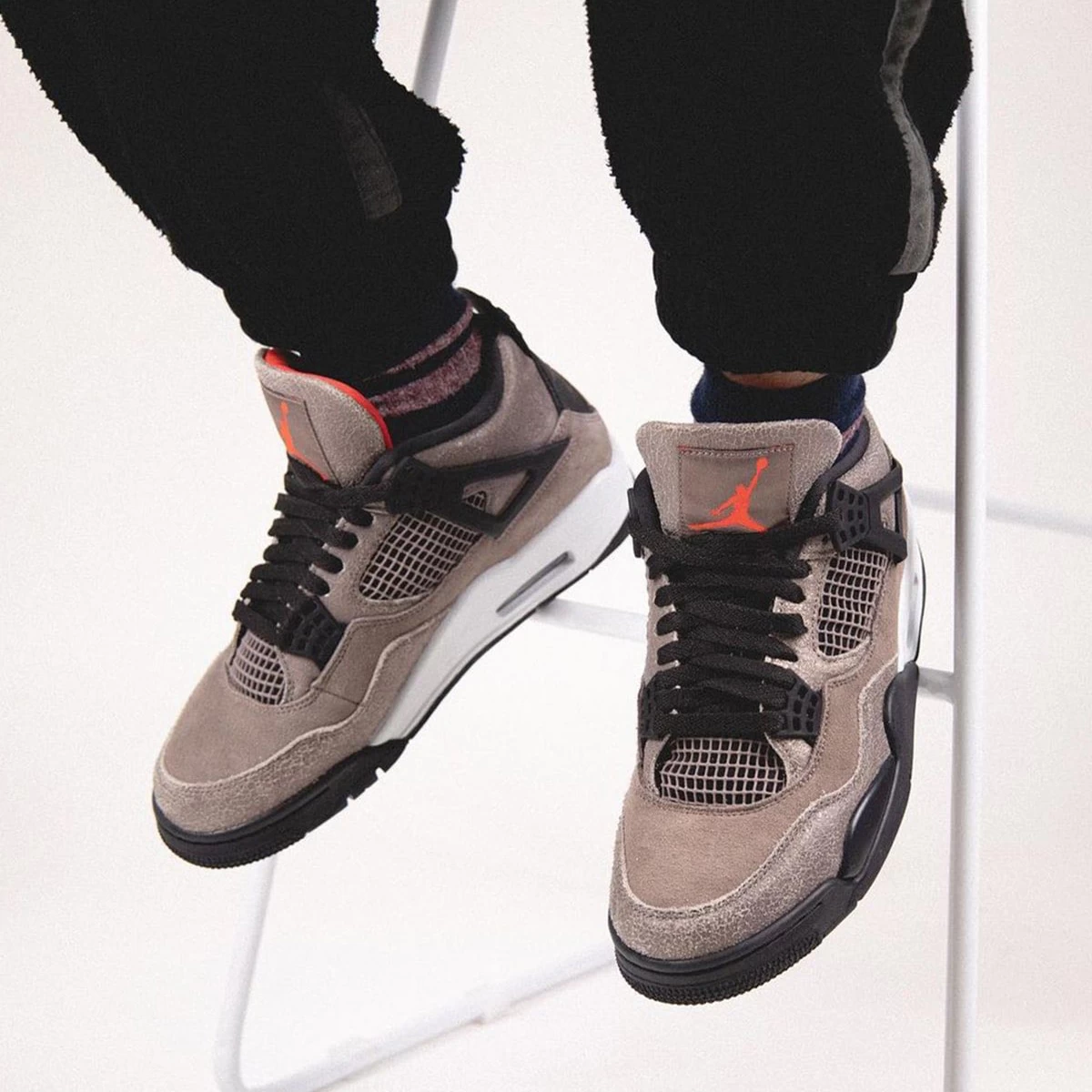 کفش بسکتبال نایک طرح اصلی Nike Air Jordan 4 Retro SE Brown Black