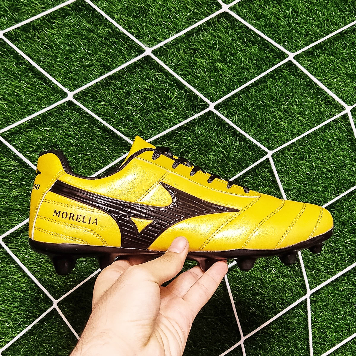 کفش فوتبال میزانو مورلیا طرح اصلی Mizuno Morelia FG Gold