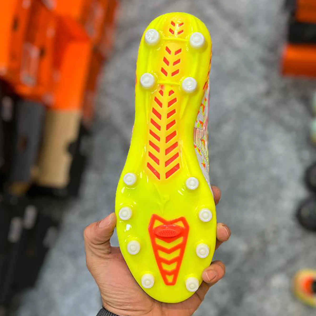 کفش فوتبال میزانو مورلیا طرح اصلی Mizuno Morelia Neo lll Fg White Orang Yellow