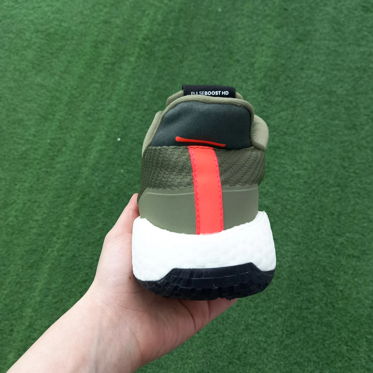 کتانی رانینگ مردانه آدیداس طرح اصلی Adidas Boosd HD Olive