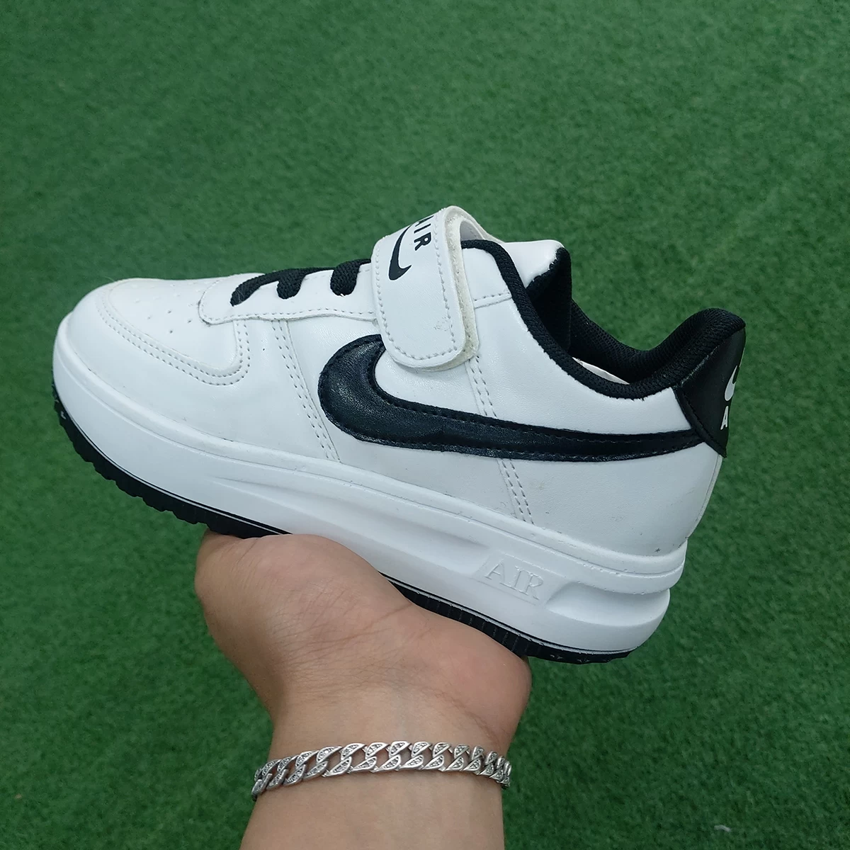کتانی رانینگ بچه گانه نایک طرح اصلی Nike Air White Black