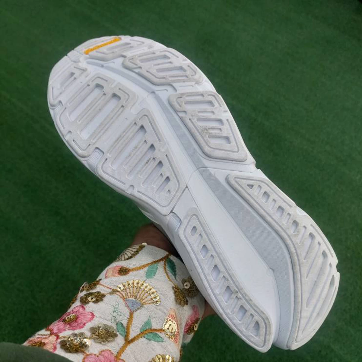 کتانی رانینگ زنانه آدیداس طرح اصلی Adidas Adistar Repetitor White Grey