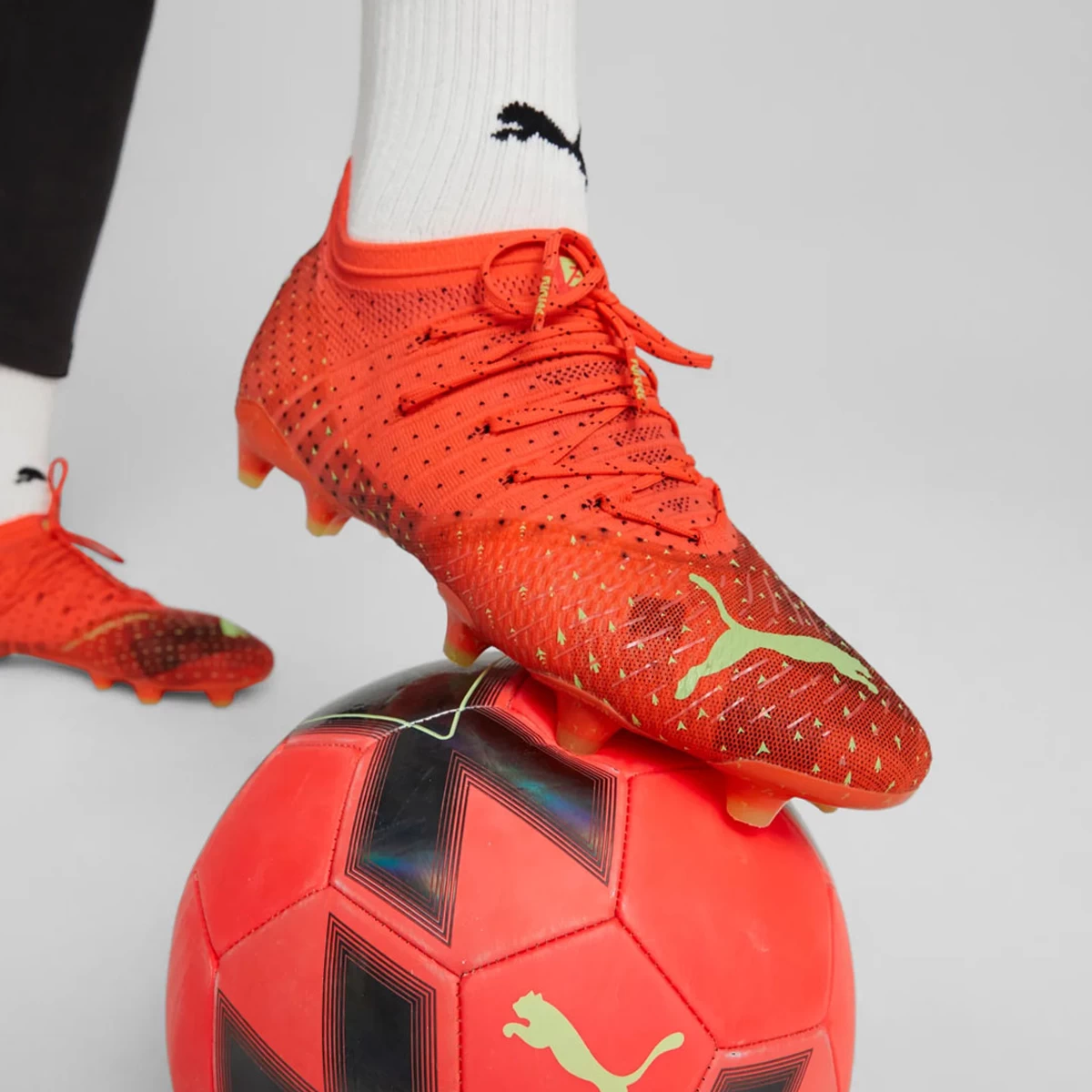 کفش فوتبال پوما فیوچر طرح اصلی Puma Future Z 1.4 FG Fiery Red
