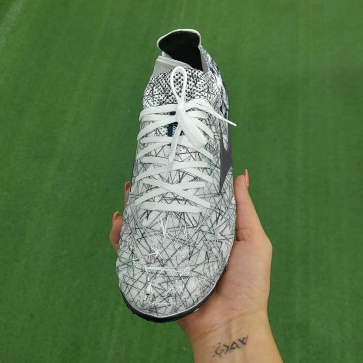 کفش فوتبال میزانو مورلیا طرح اصلی Mizuno Morelia  FG White Black