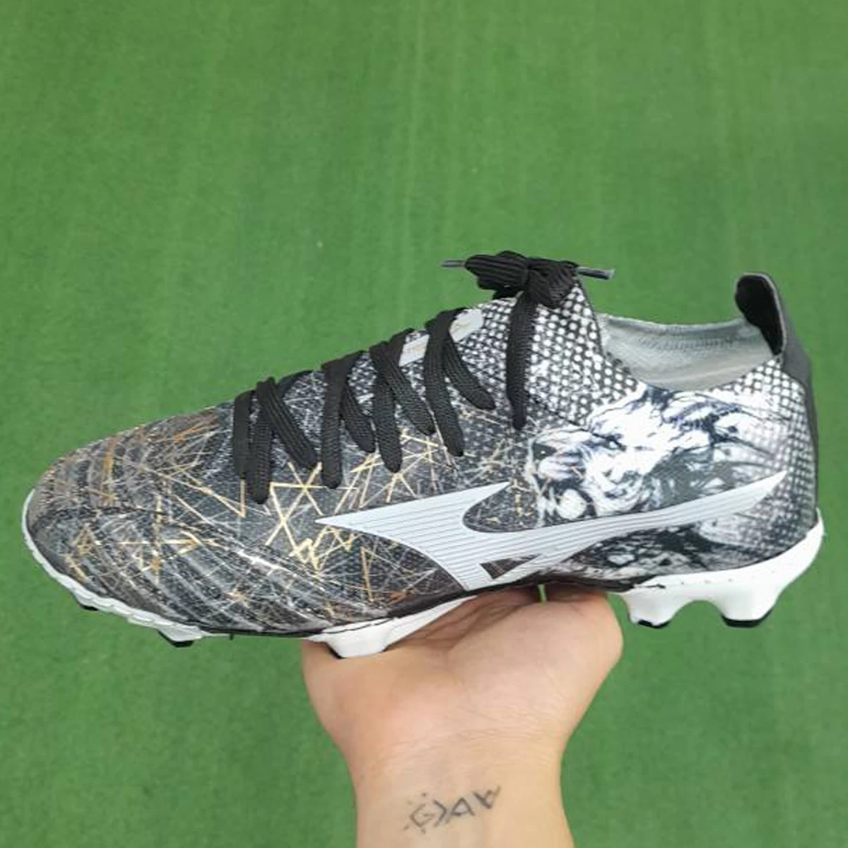 کفش فوتبال میزانو مورلیا طرح اصلی Mizuno Morelia FG Black White