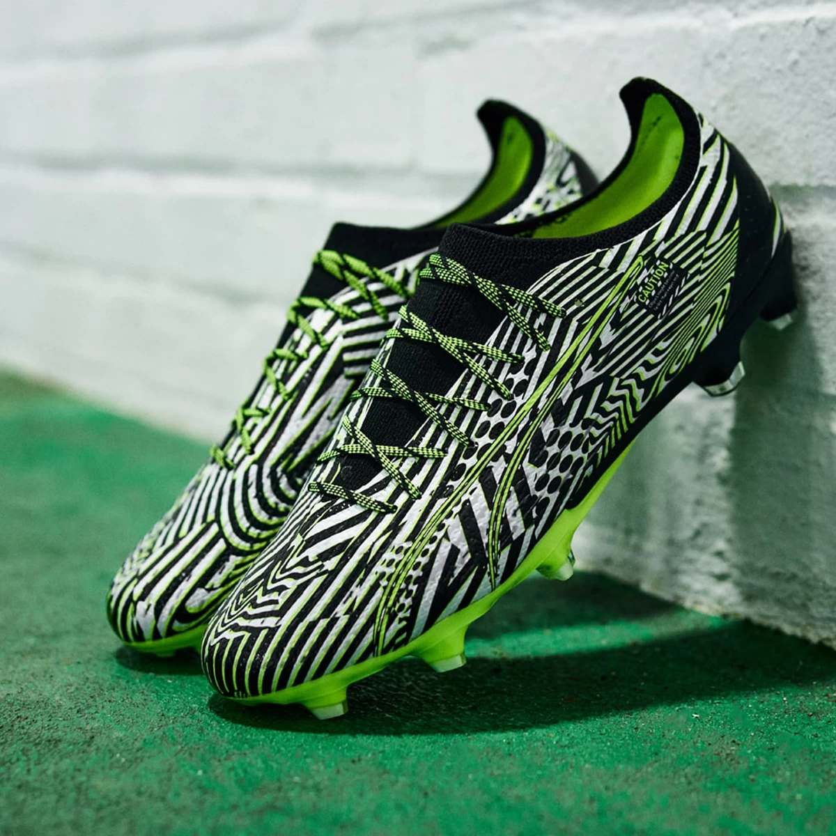 کفش فوتبال پوما اولترا طرح اصلی Puma CP10 Ultre FG AG White Black Green