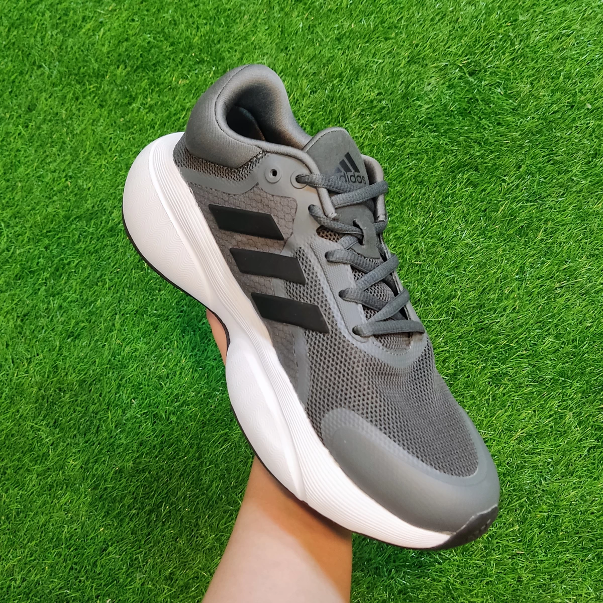 کتانی رانینگ مردانه آدیداس طرح اصلی Adidas Alpha Bunce Grey