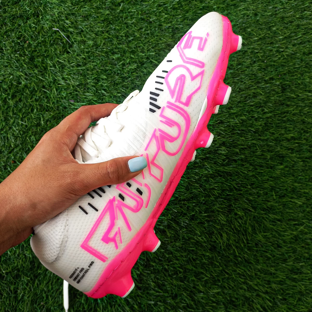 کفش فوتبال پوما فیوچر Puma Future White Pink