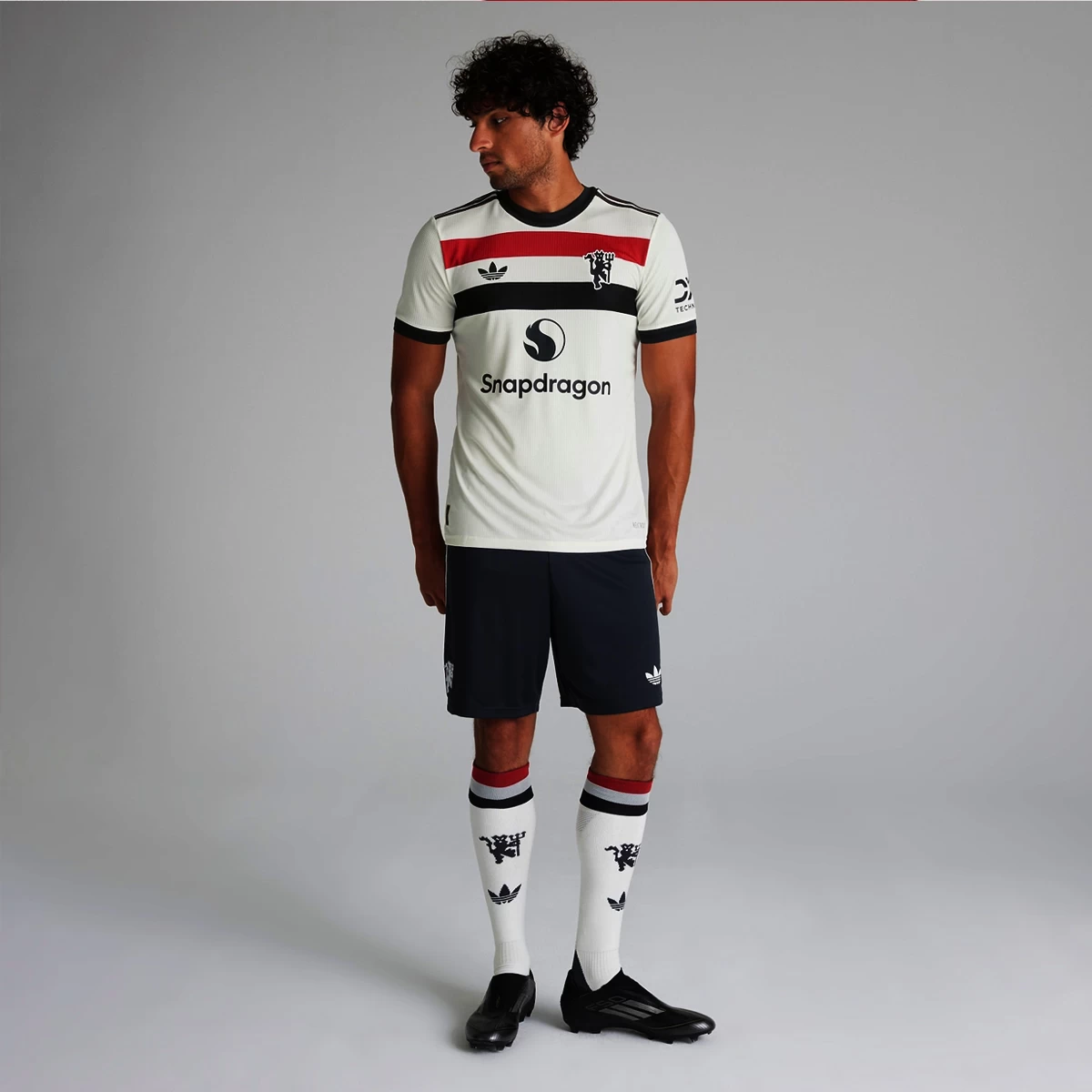 لباس شورت سوم منچستر یونایتد Manchester United Third 2024-25 Kit