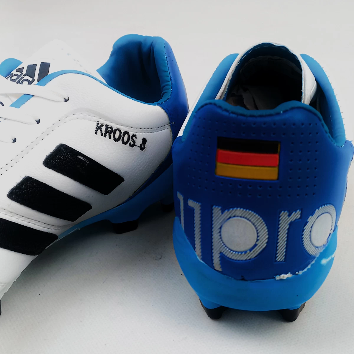 کفش فوتبال آدیداس کروس Adidas White Blue Black