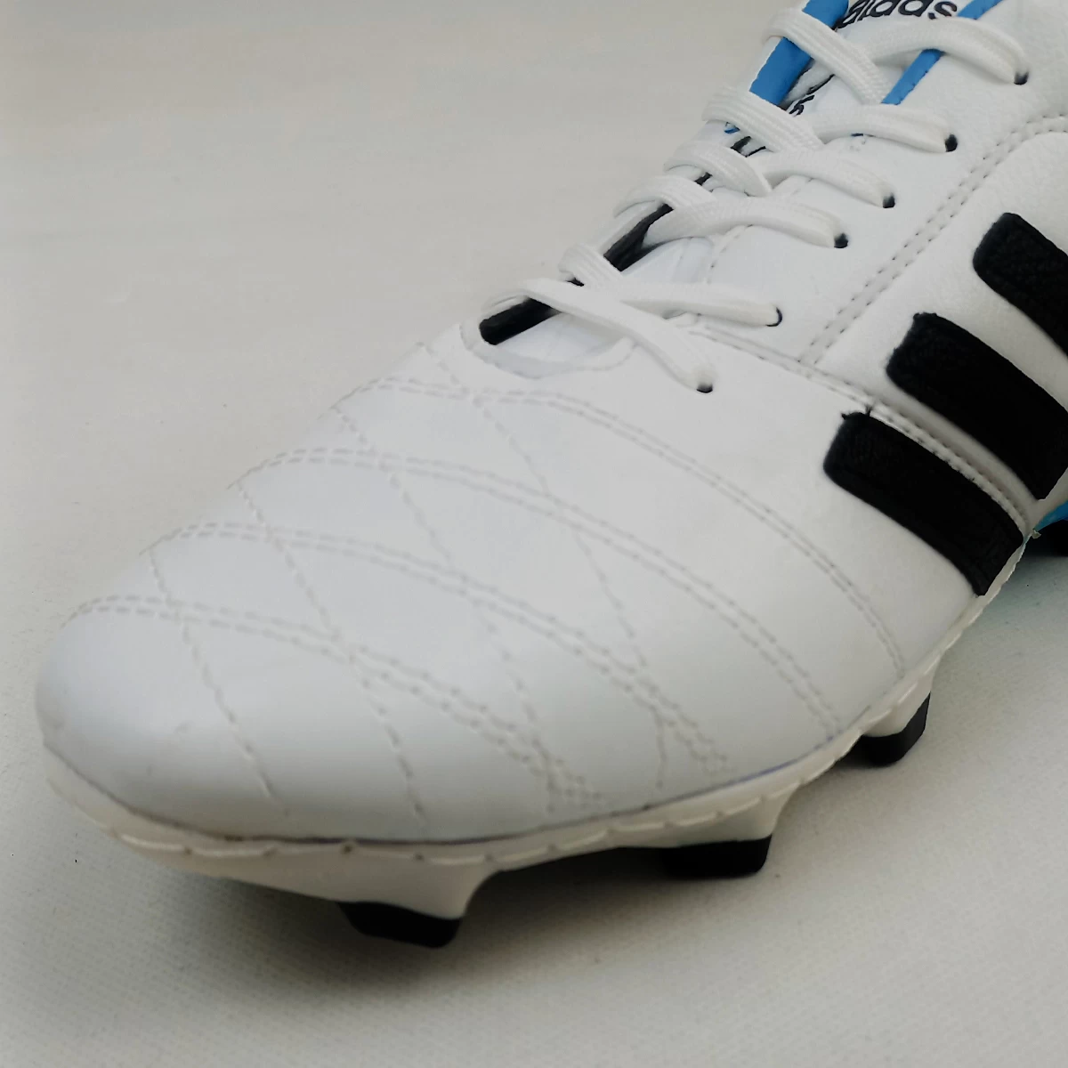 کفش فوتبال آدیداس کروس Adidas White Blue Black