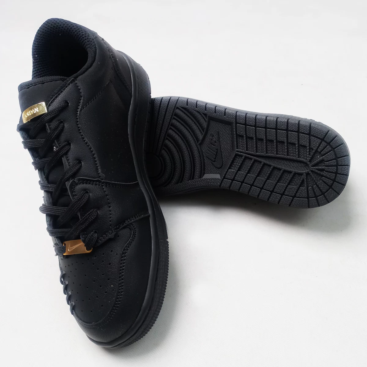 کتانی نایک جردن  Nike Air Jordan 1 Black