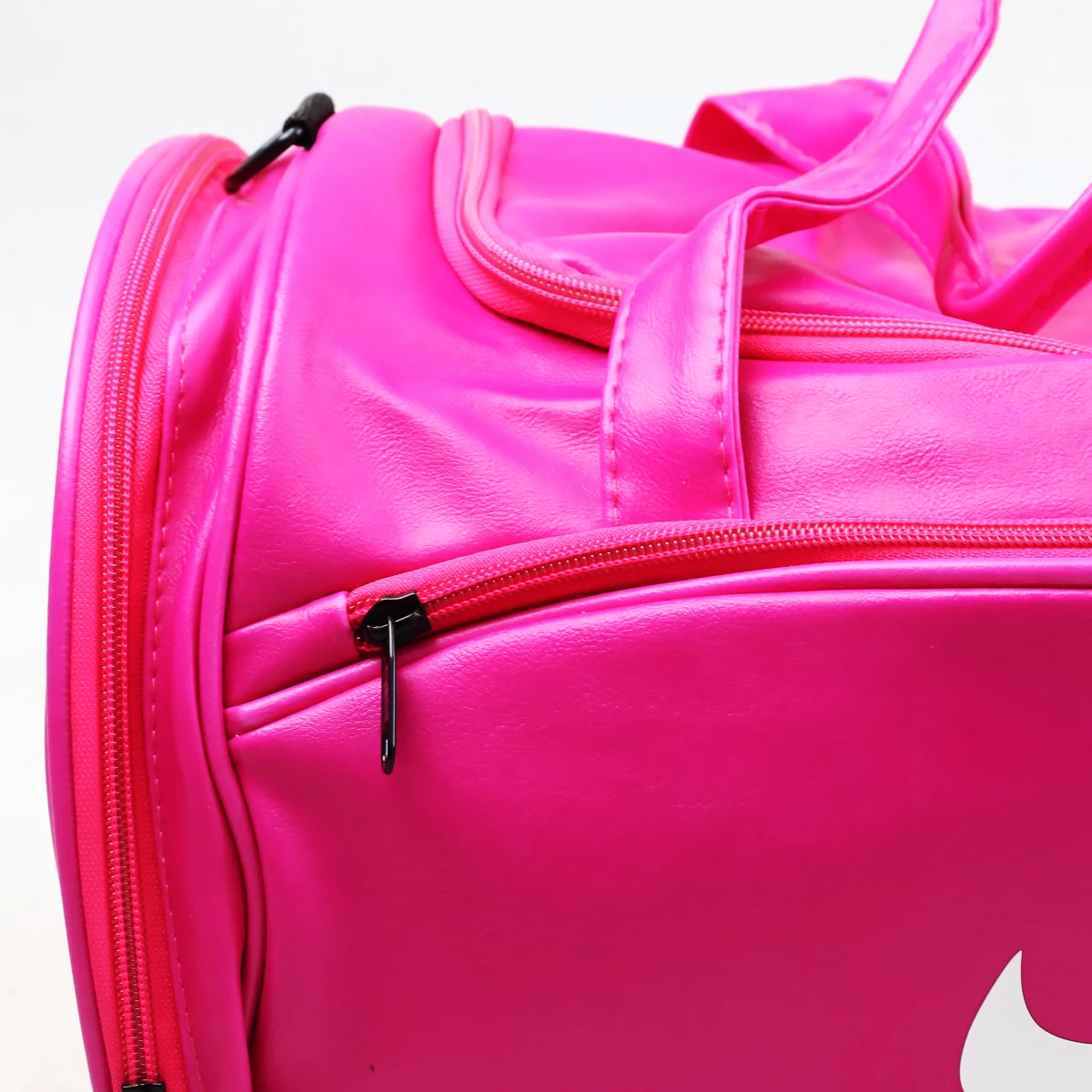 ساک ورزشی چرمی Nike