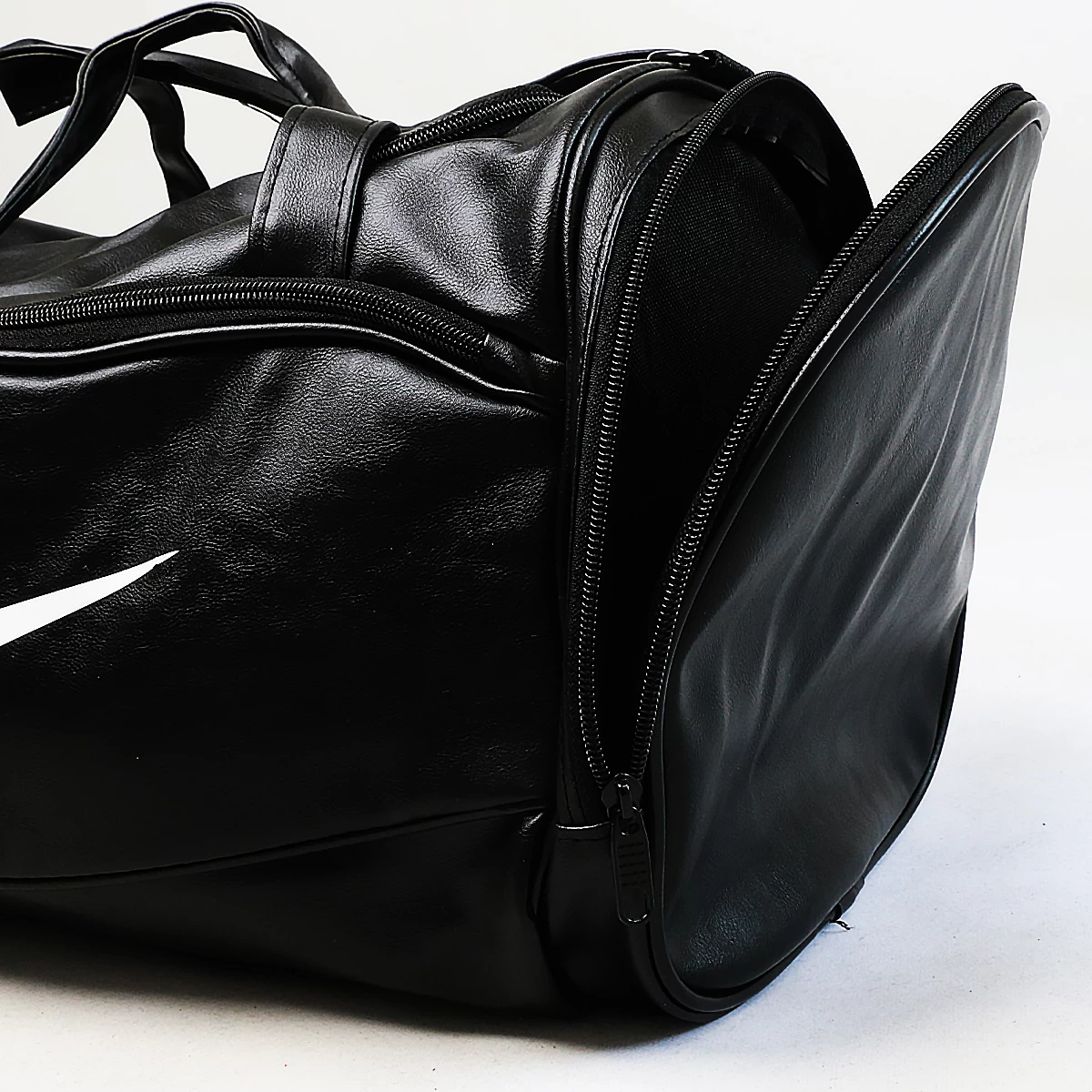 ساک ورزشی چرمی Nike