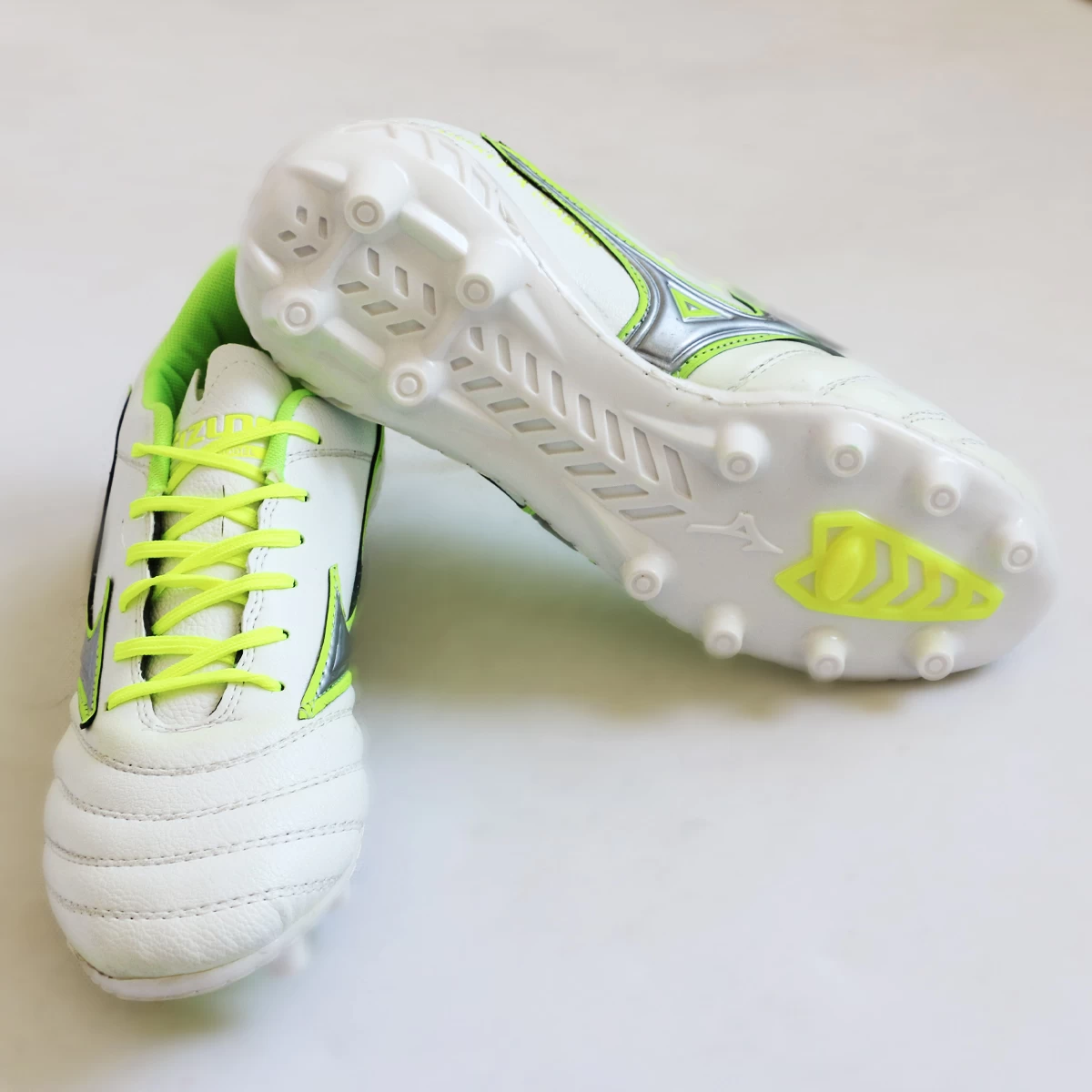 کفش فوتبال میزانو Mizuno Morelia Classic White Green