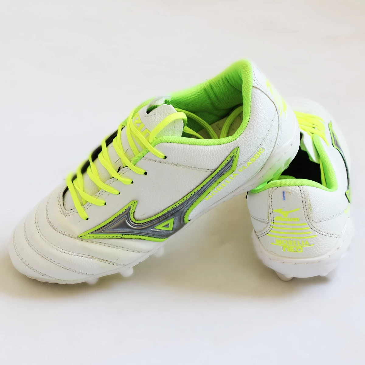 کفش فوتبال میزانو Mizuno Morelia Classic White Green