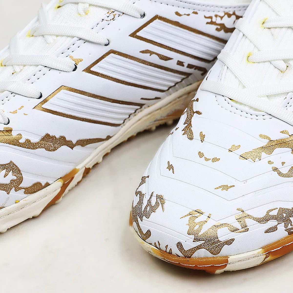 کفش چمن مصنوعی آدیداس پردیتور Adidas Predator White Yellow