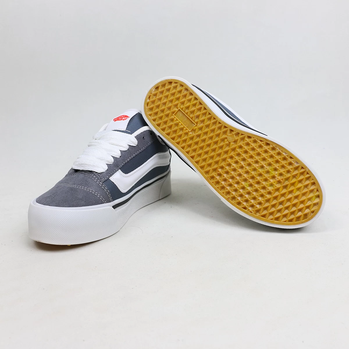 کتانی ونس طوسی سفید Vans