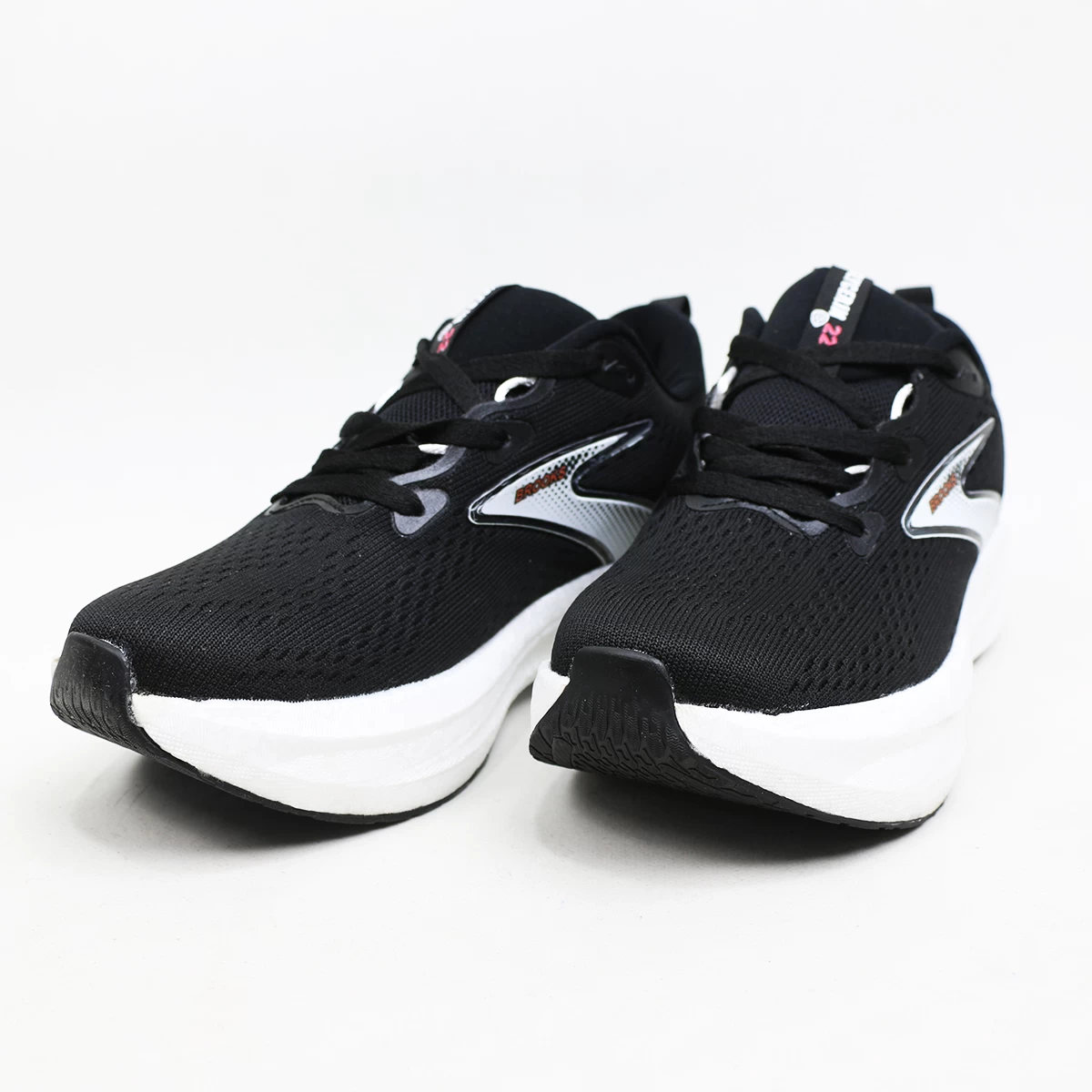کتانی بروکس مشکی سفید Brooks Black White