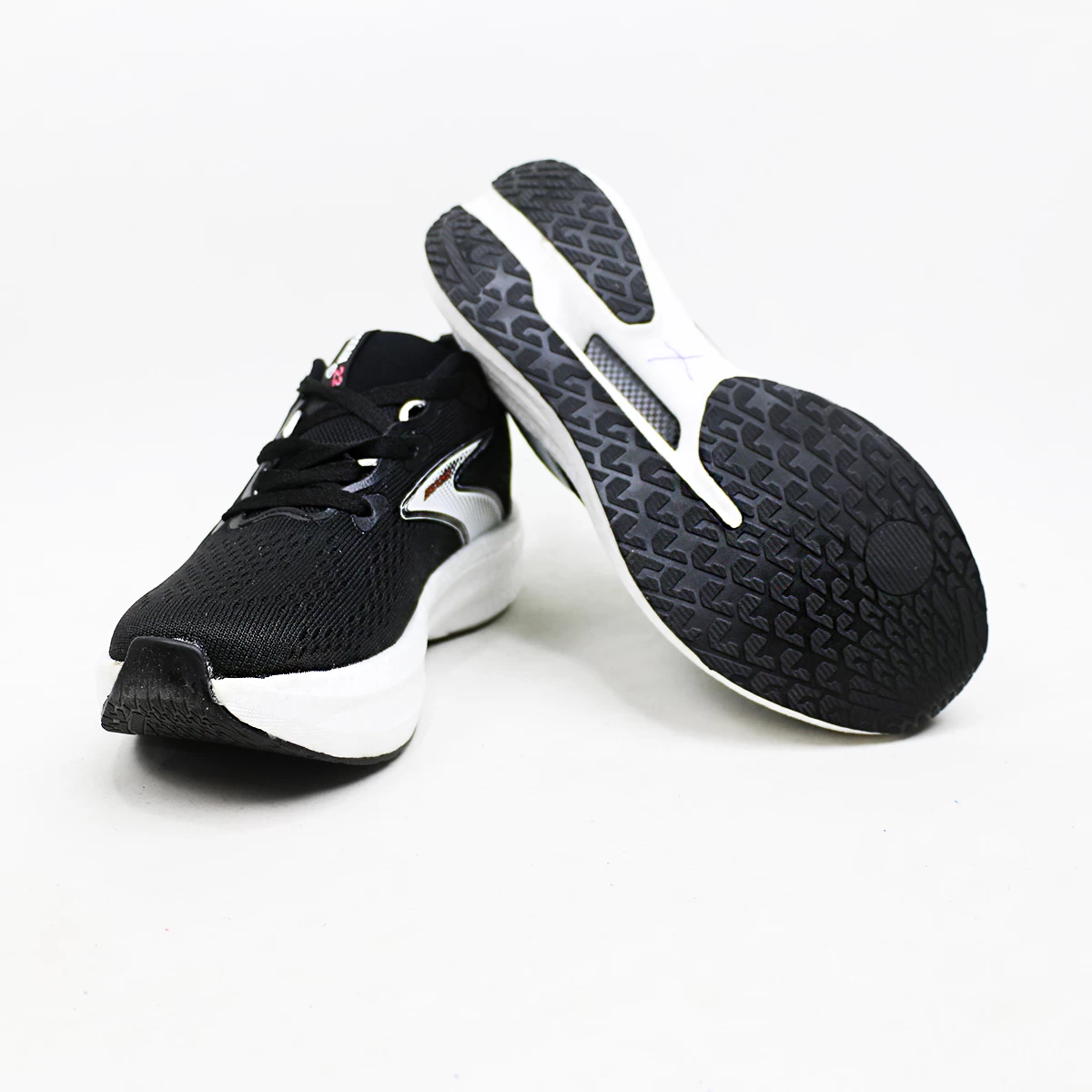 کتانی بروکس مشکی سفید Brooks Black White