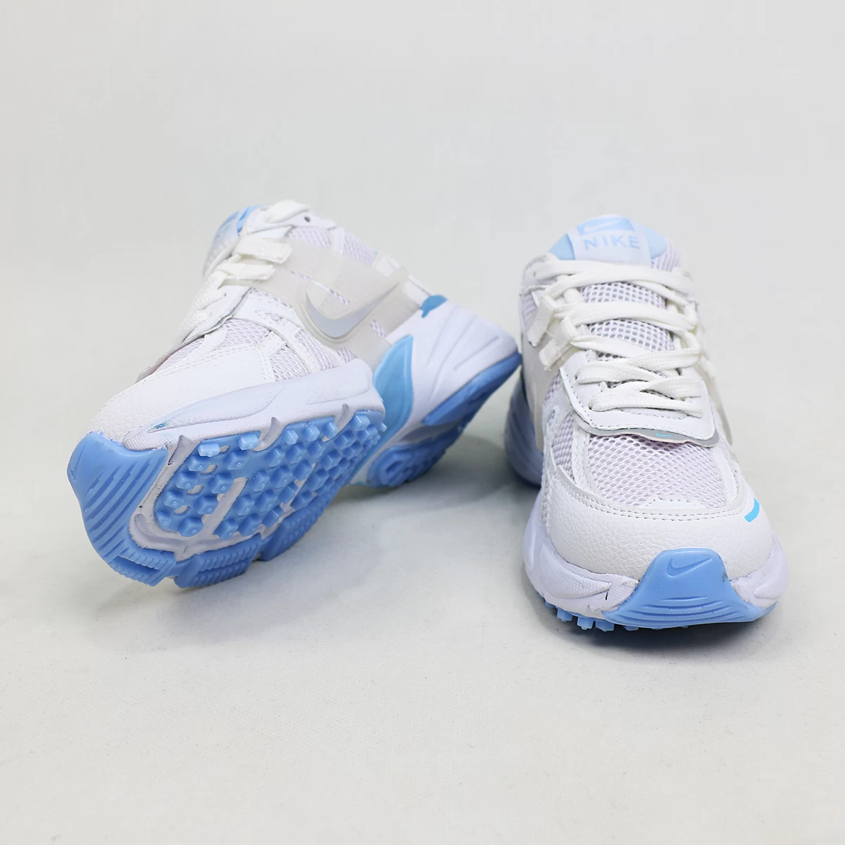 کتانی نایک سفید آبی Nike V2k