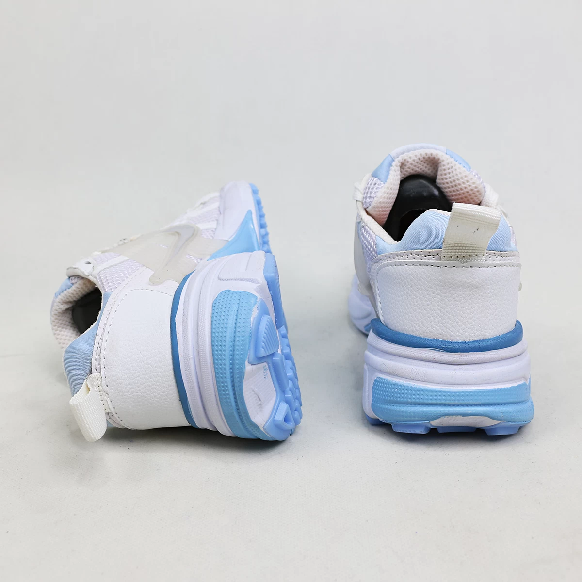 کتانی نایک سفید آبی Nike V2k