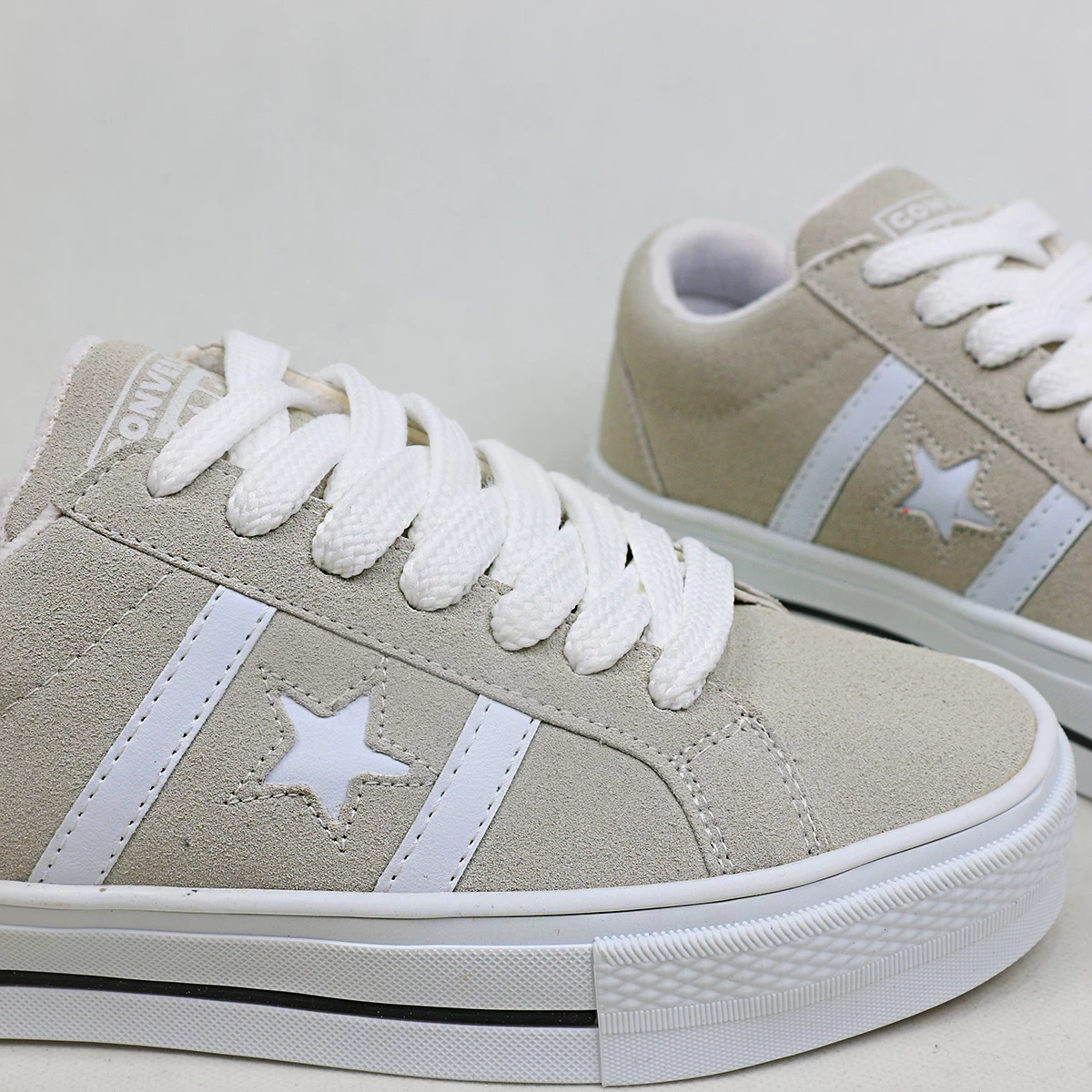 کتانی کانورس کرمی سفید Converse