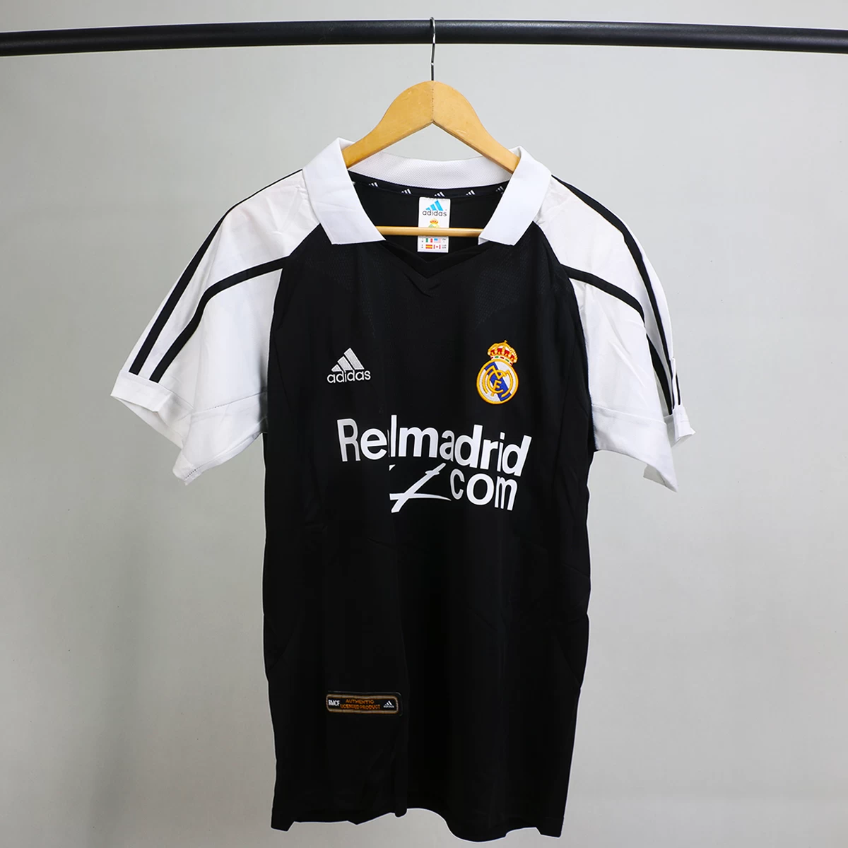 لباس نوستالژی رئال مادرید پلیری Real Madrid 2001-02
