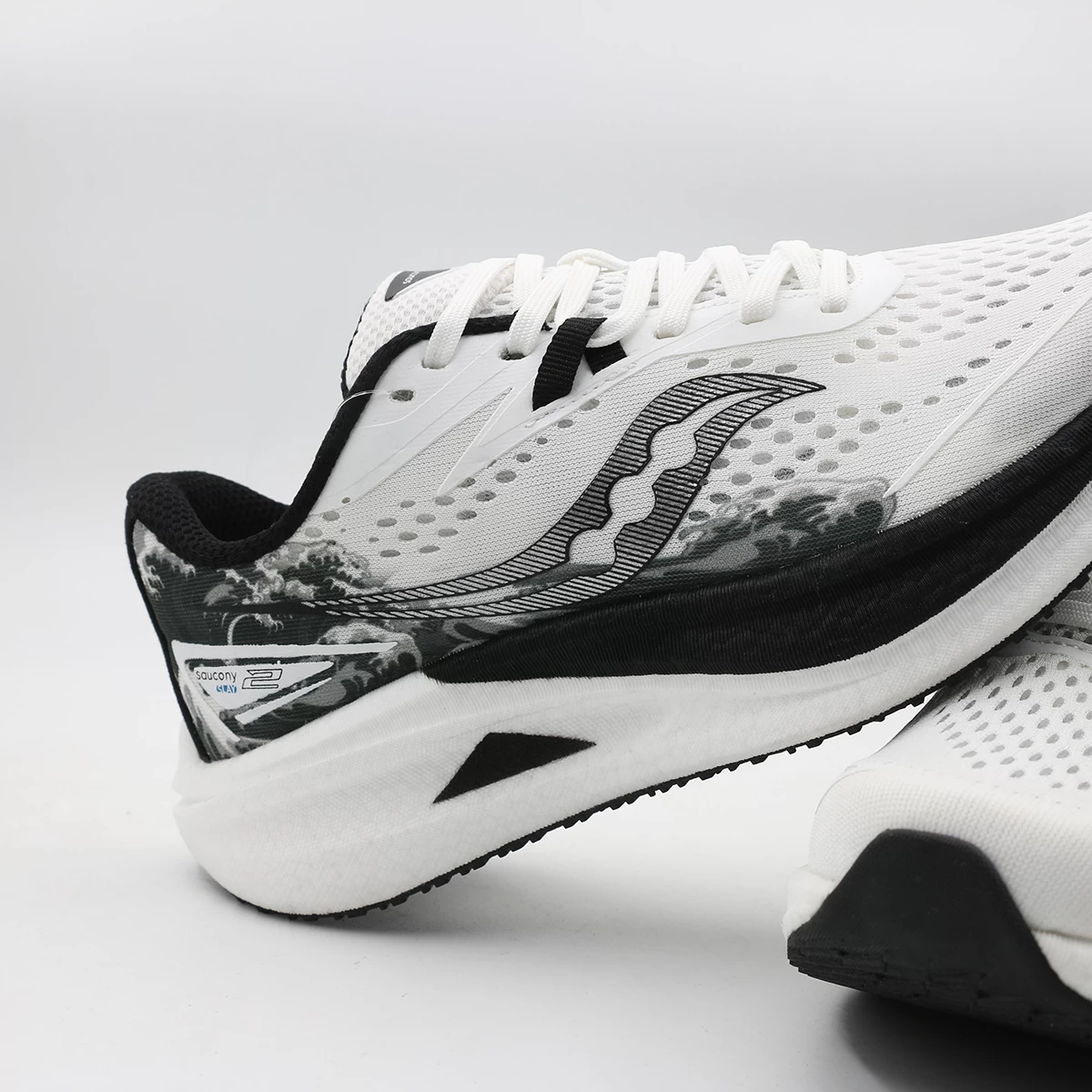 کتانی ساکونی سفید Saucony White
