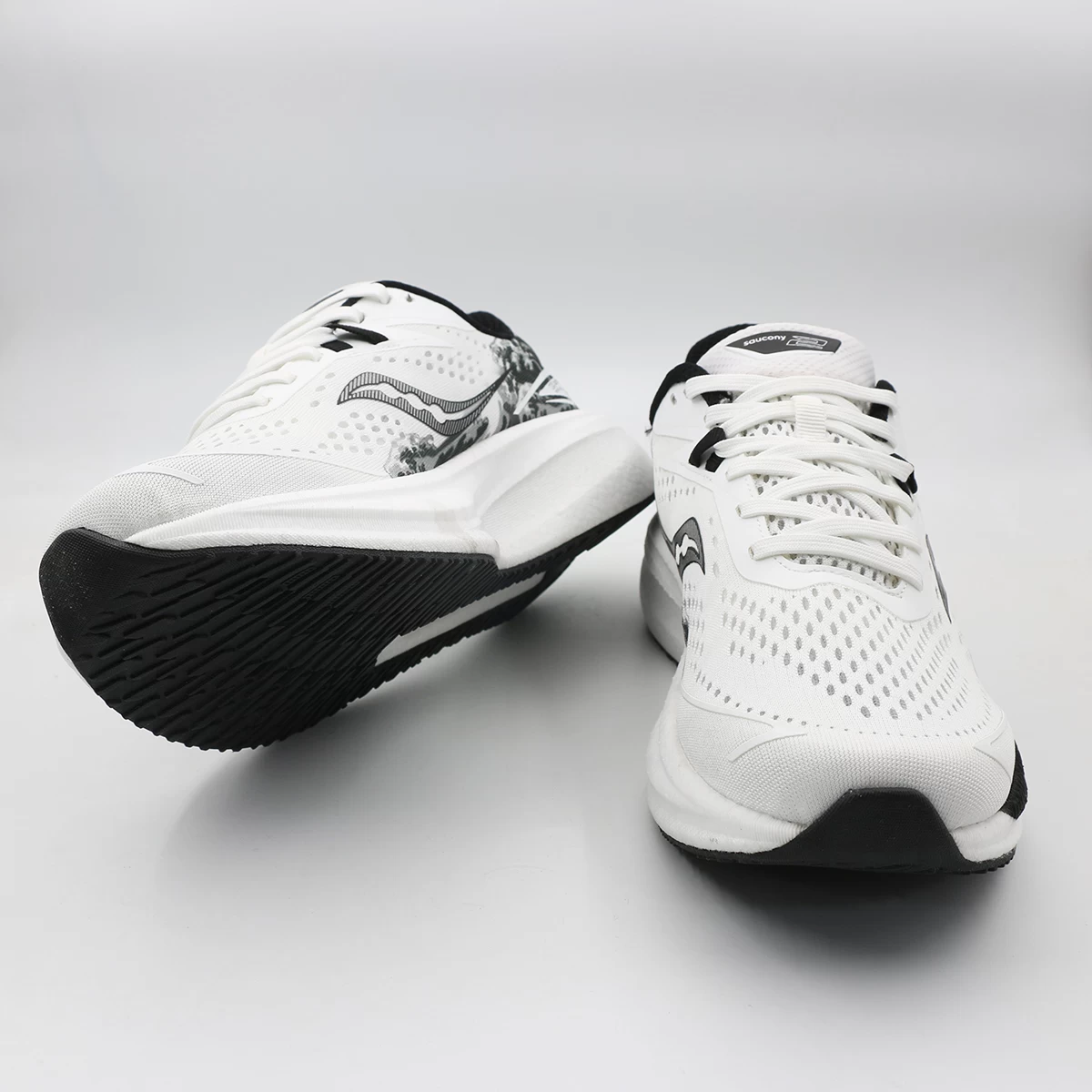 کتانی ساکونی سفید Saucony White