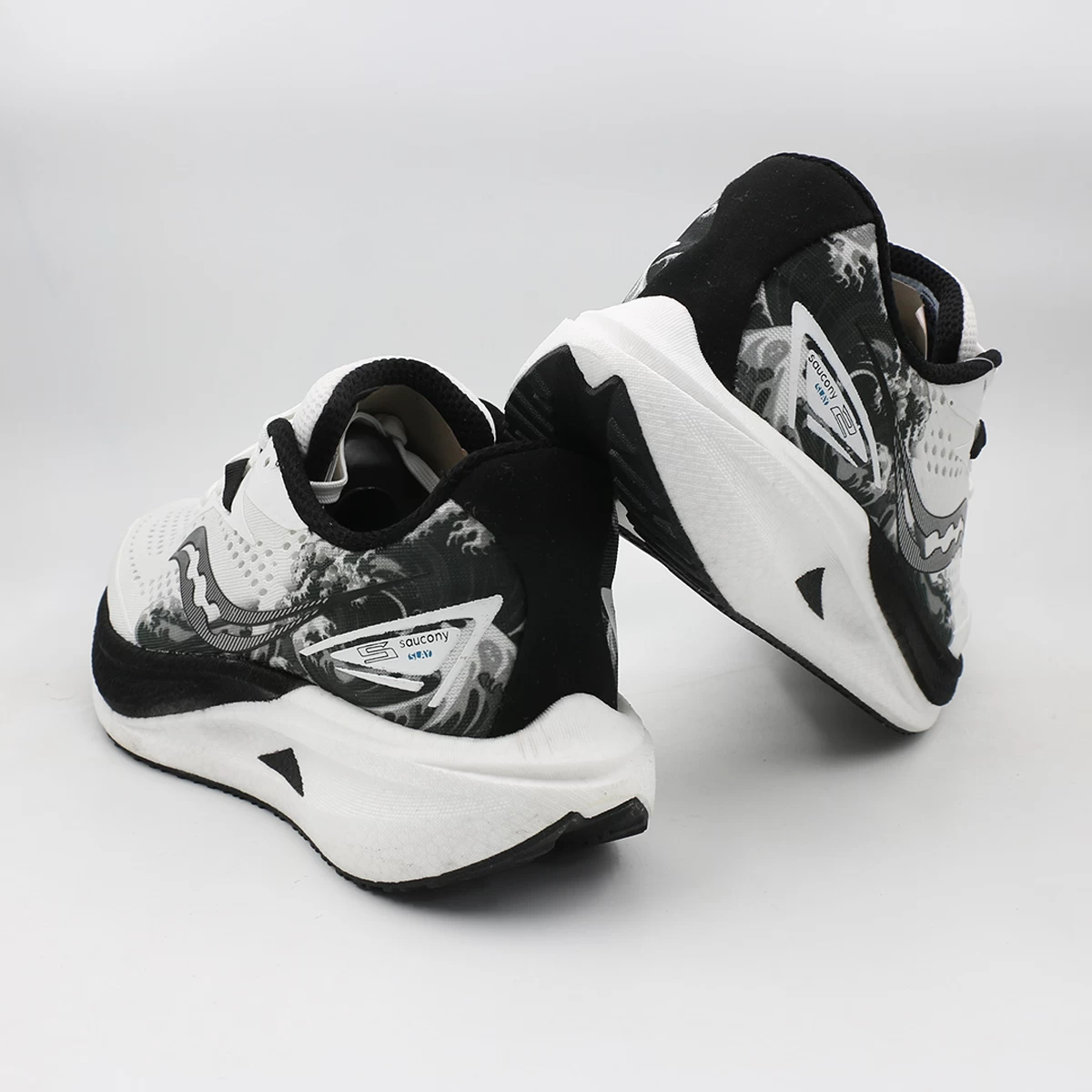 کتانی ساکونی سفید Saucony White